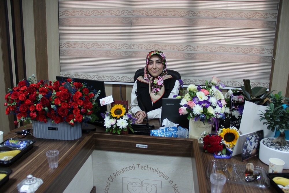 دفاع فاطمه سکوت‌آرانی از پایان‌نامه خود درباره کلونینگ و بیان آنزیم آسپرژیلوپپسین در باکتری E.coli